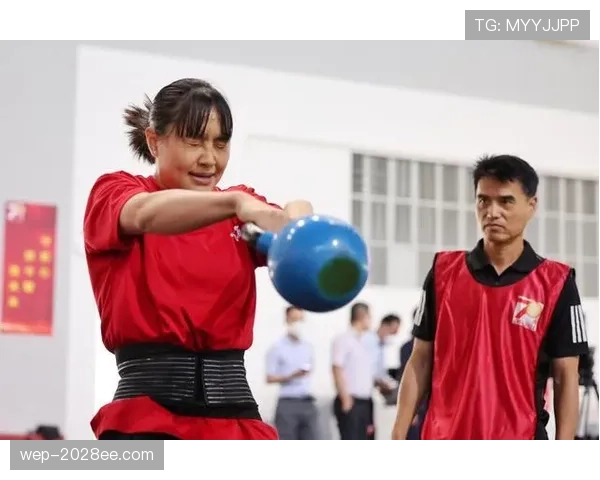 掌敏洁训练完直接啃冰块降温，这自律程度谁懂啊